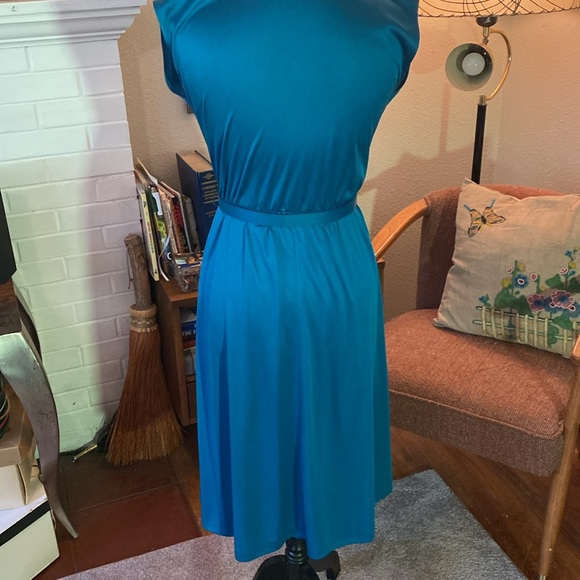 Vintage 70s’ dress from the disco era. So stylish and nostalgic. - Picture 4 of 6